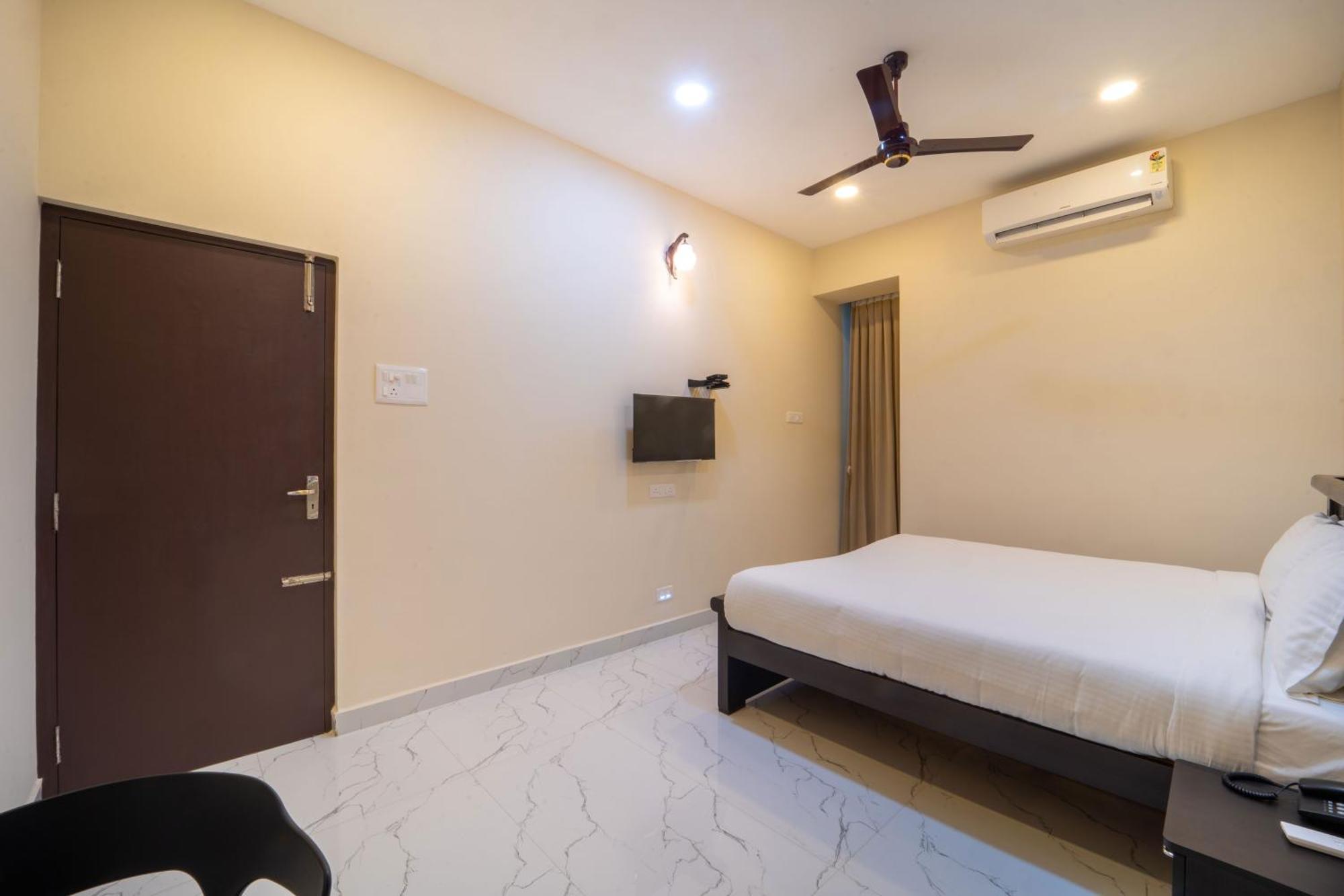 Vr Paradise Inn Kelambākkam 외부 사진